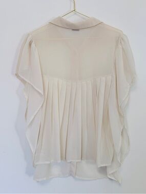 Dreamy Pleated Back Cream Shirt 🦋